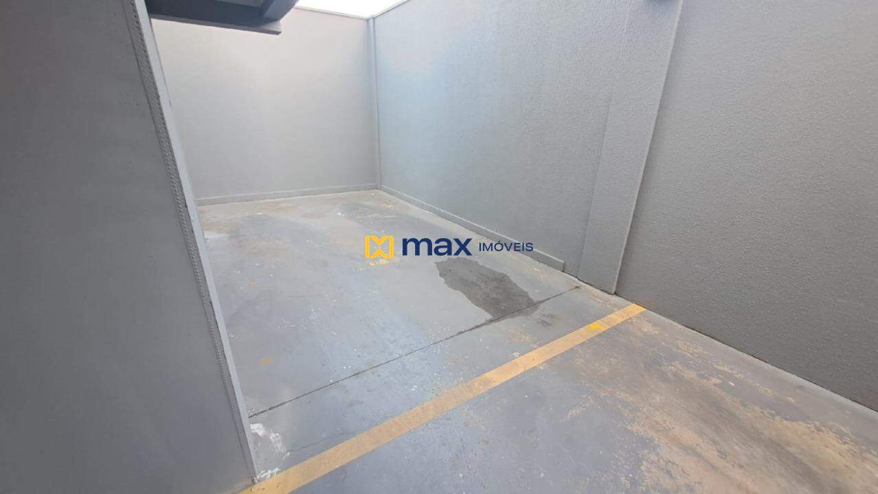 Apartamento para aluguel no Espinheiros: Vaga de Garagem