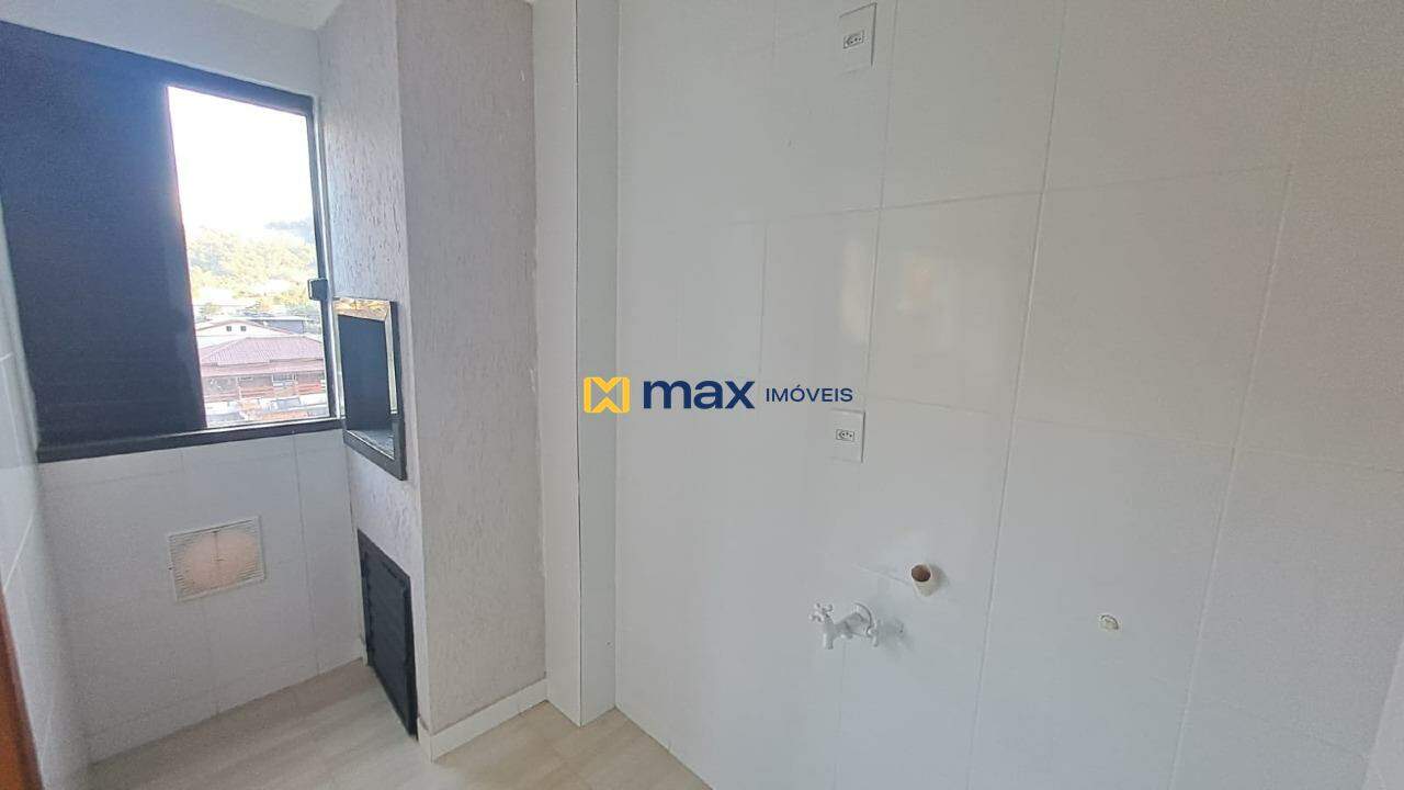 Apartamento para aluguel no Espinheiros: Lavanderia