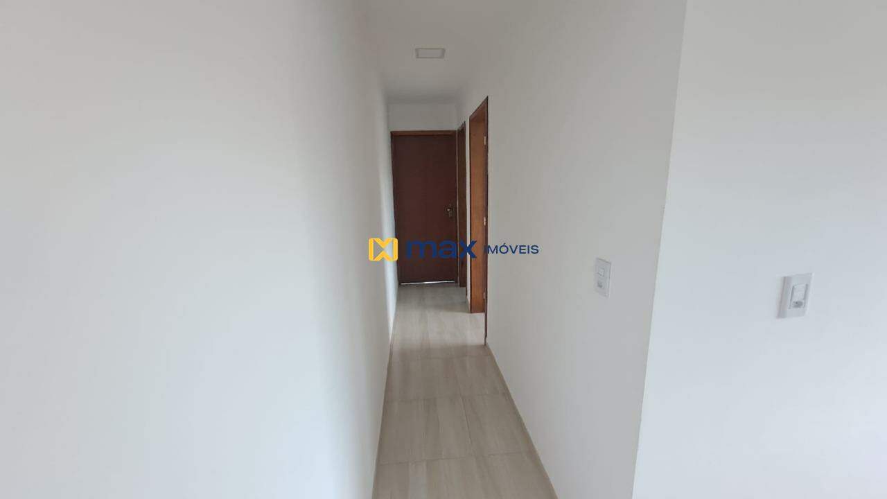 Apartamento para aluguel no Espinheiros: Corredor