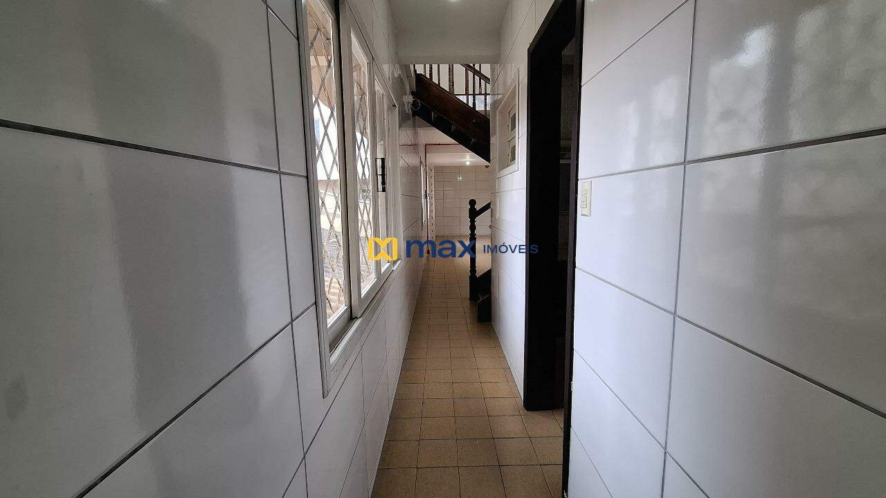 Sala para aluguel no Centro: Corredor Cozinha