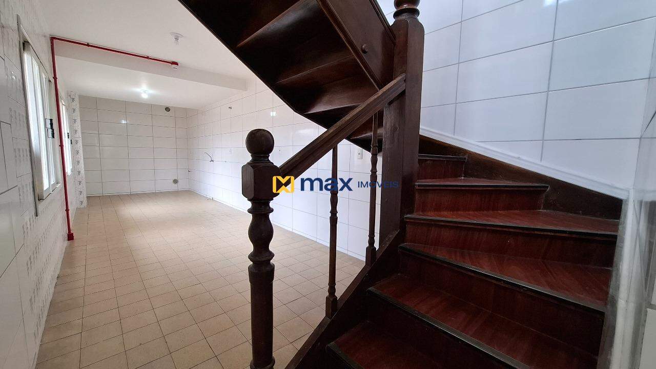 Sala para aluguel no Centro: Cozinha/ Escada