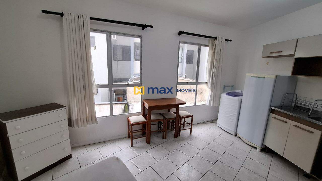 Apartamento para aluguel no Centro: Cozinha/ Quarto