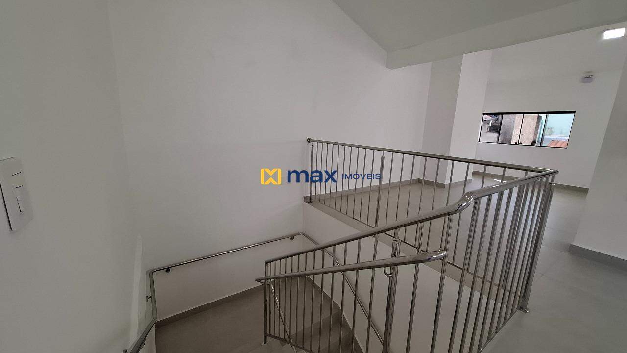 Casa Comercial para aluguel no Centro: Escada