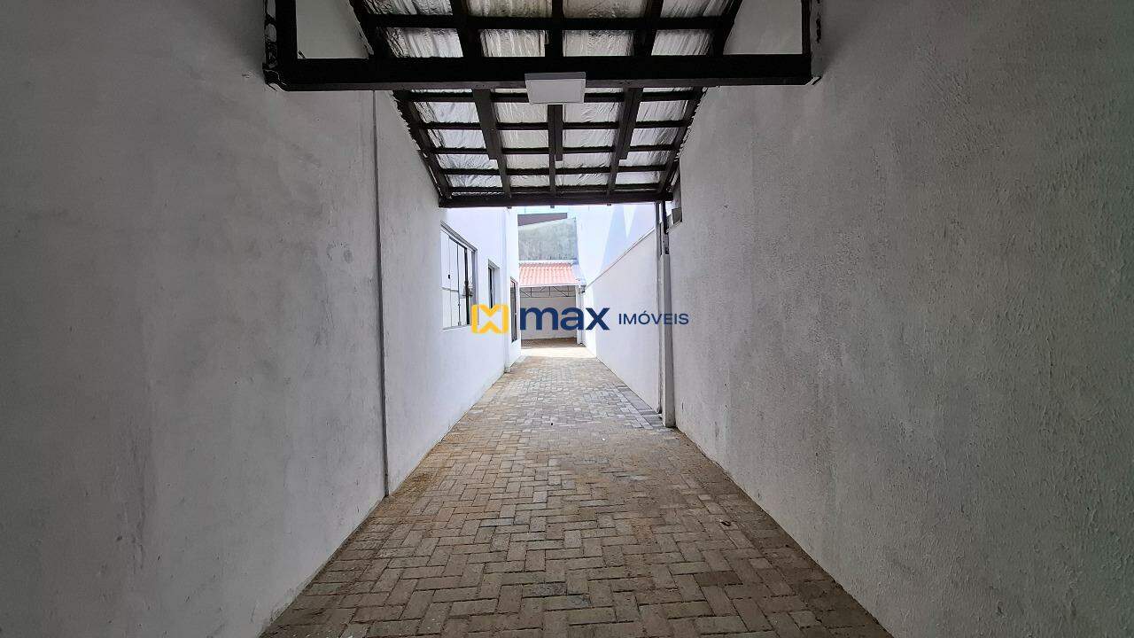 Casa Comercial para aluguel no Centro: Garagem