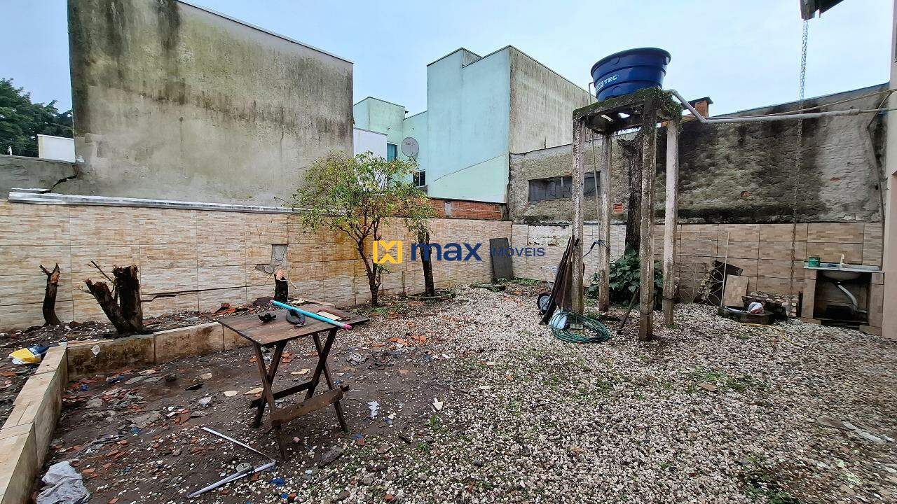Casa para aluguel no Cordeiros: Área Externa Fundos