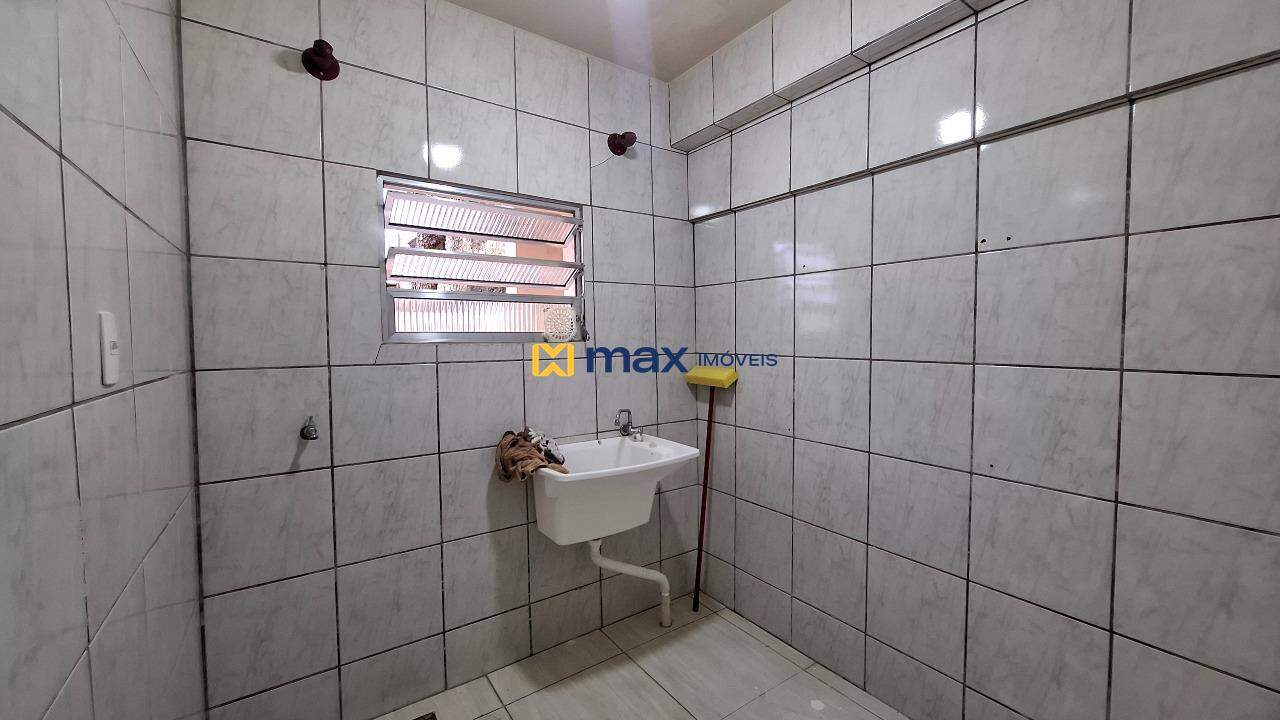 Casa para aluguel no Cordeiros: Lavanderia
