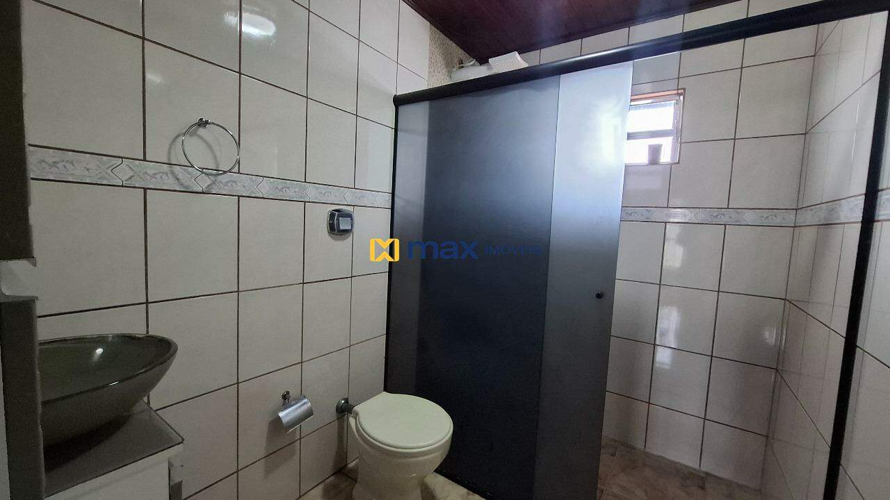 Casa para aluguel no Cordeiros: Banheiro Social 2º Piso