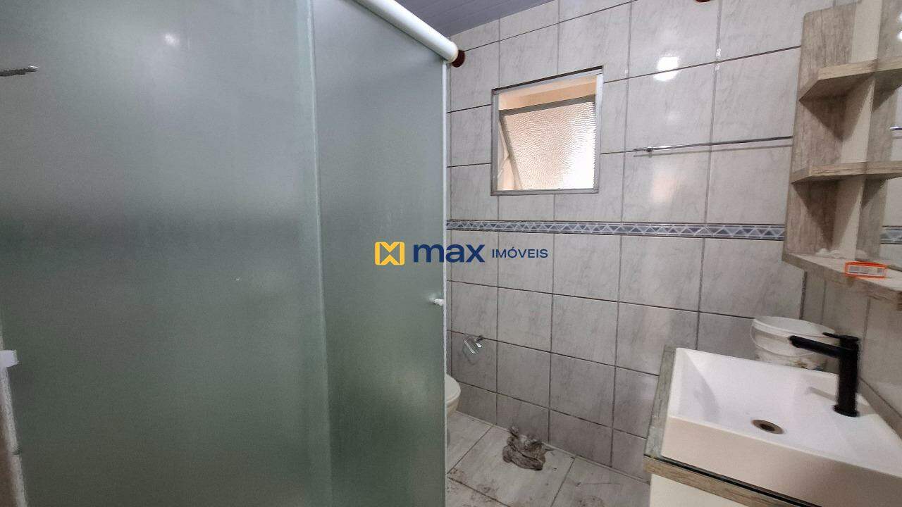 Casa para aluguel no Cordeiros: Banheiro Social