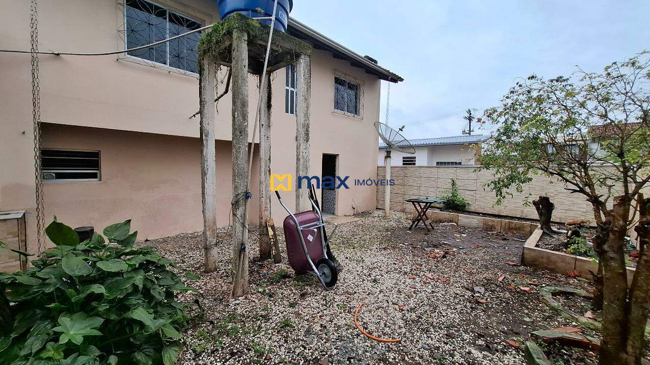 Casa para aluguel no Cordeiros: Área Externa Fundos
