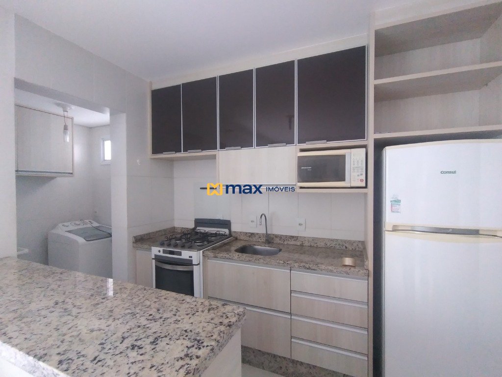 Apartamento para aluguel no Centro: Cozinha com móveis planejados