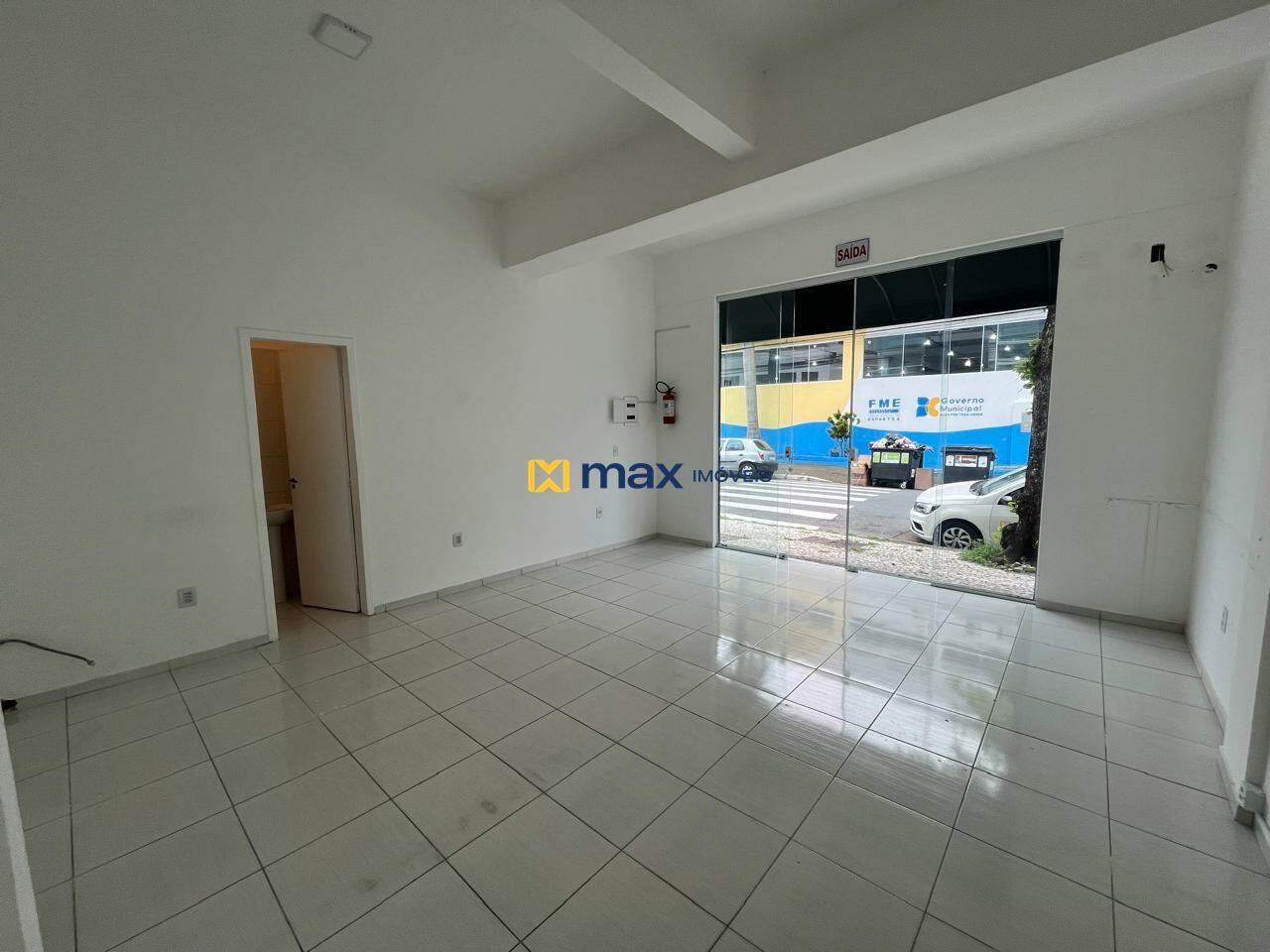 Sala para aluguel no Nações: 