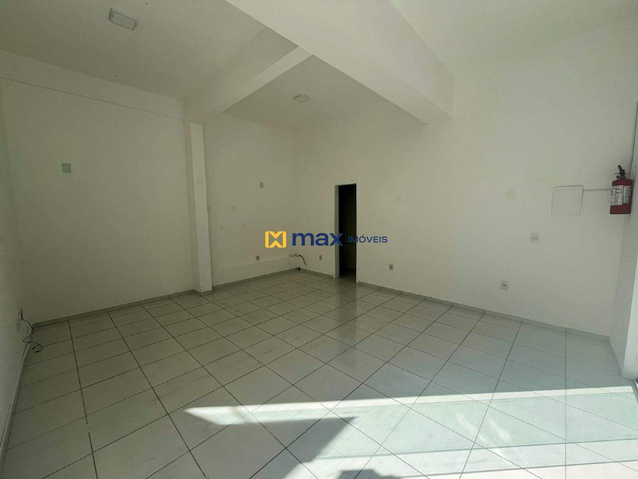 Sala para aluguel no Nações: 