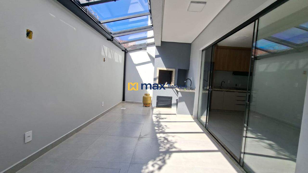 Casa para aluguel no Ressacada: Área externa/área de serviço