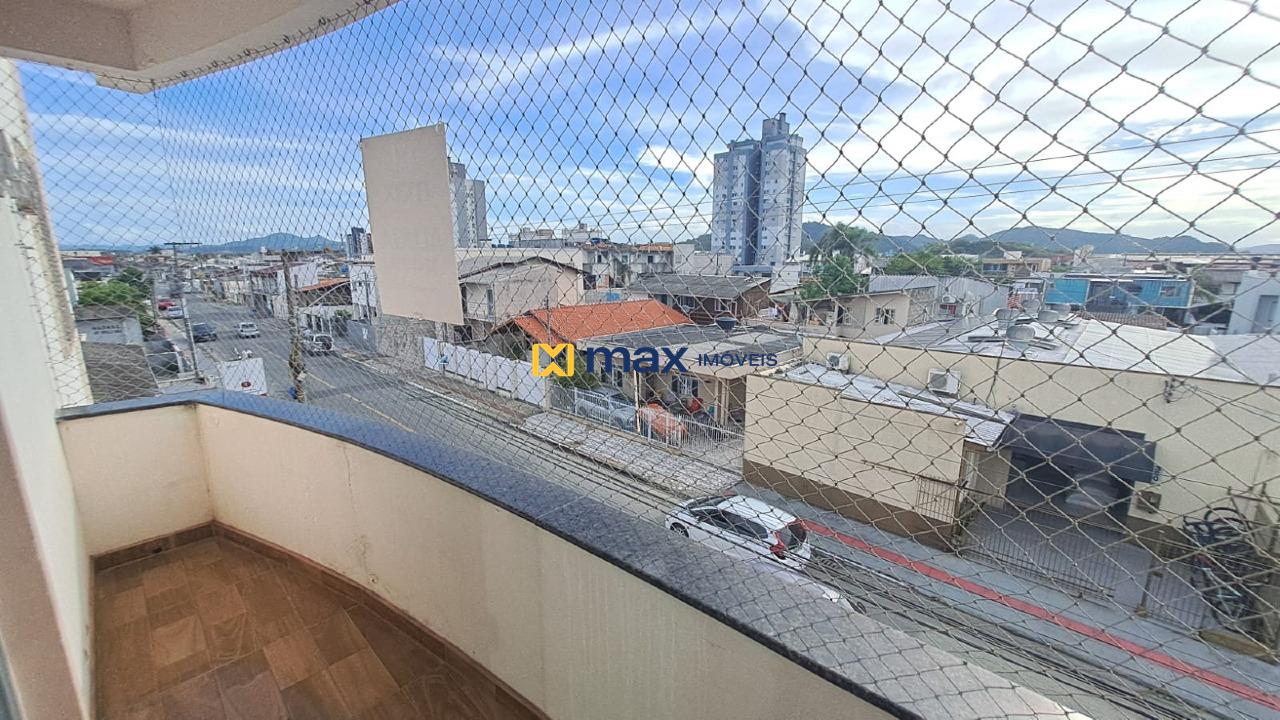 Apartamento para aluguel no Cordeiros: Sacada do Quarto