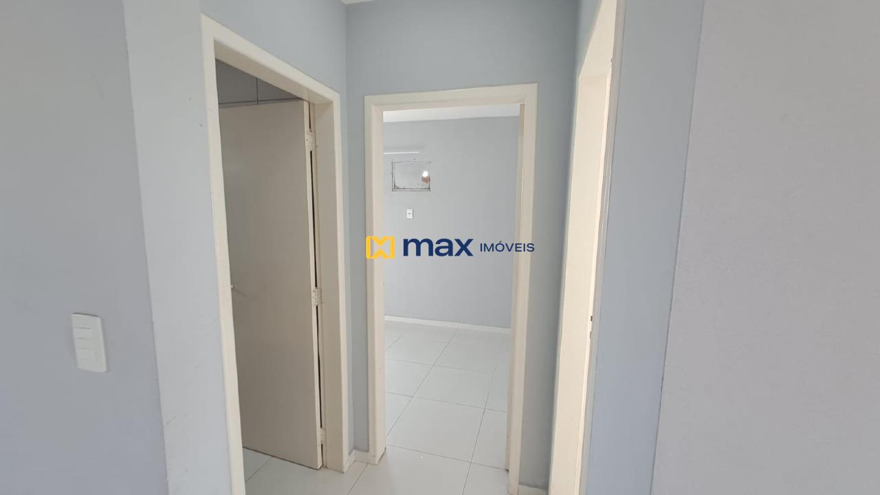 Apartamento para aluguel no Cordeiros: Corredor