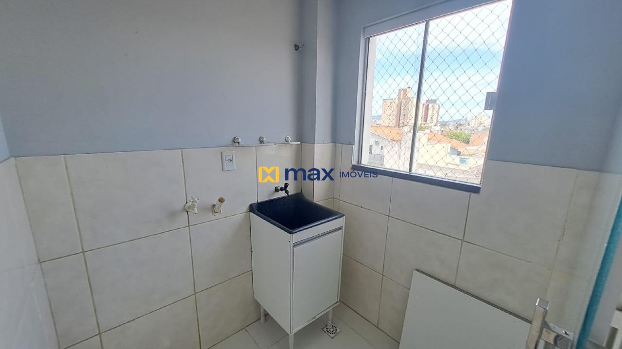 Apartamento para aluguel no Cordeiros: Lavanderia