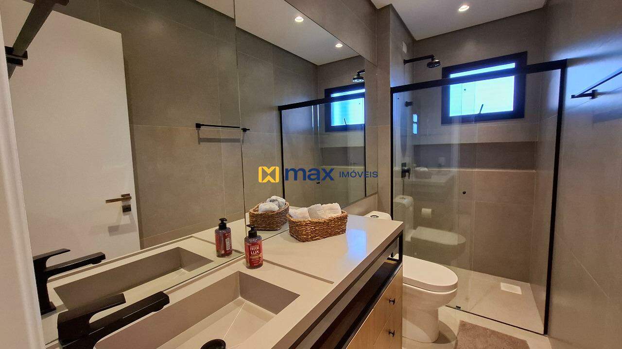Apartamento para aluguel no Praia Brava: Banheiro Suíte