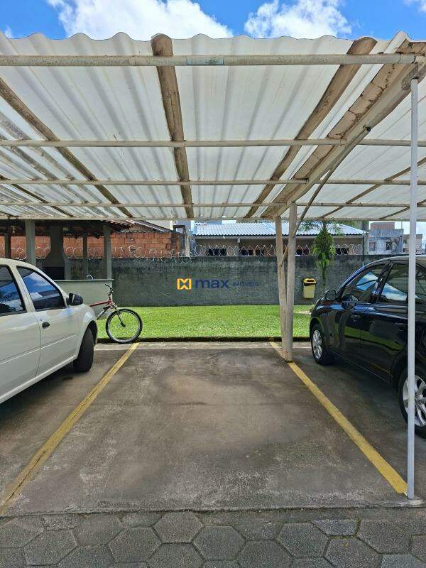 Apartamento para aluguel no Murta: Garagem coberta