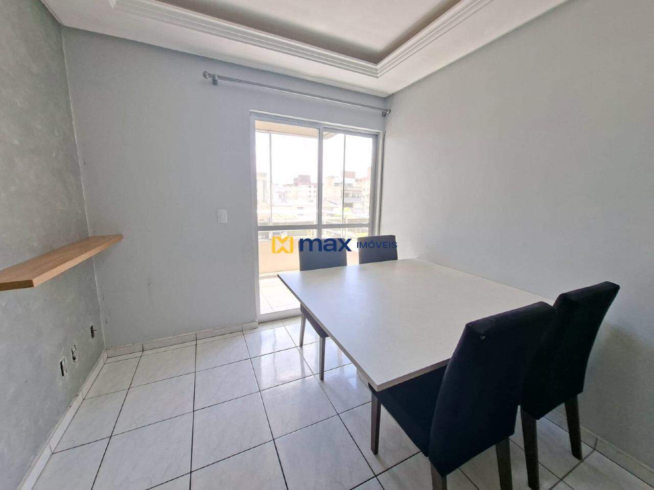 Apartamento para aluguel no Murta: Sala de jantar e sacada