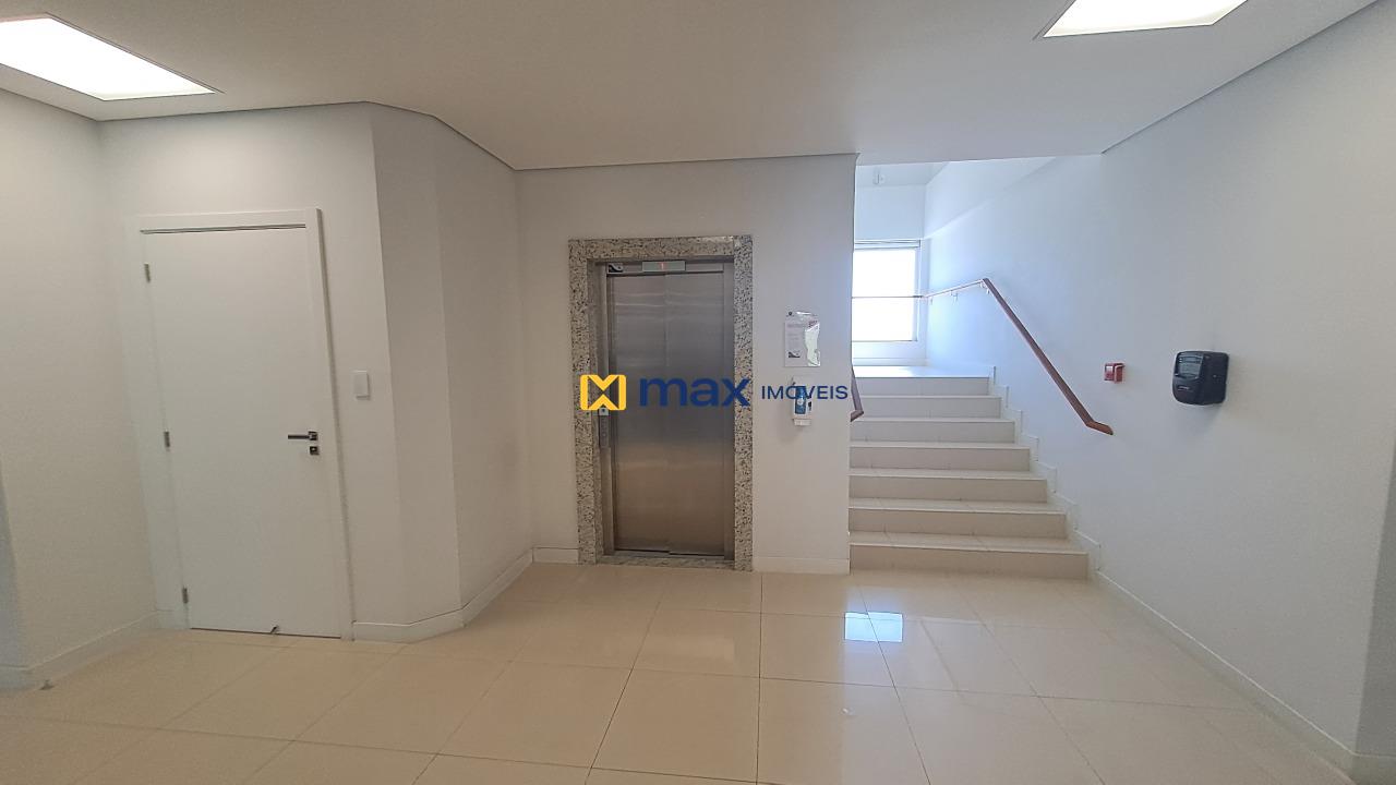 Sala para aluguel no Carvalho: Elevador/ Escada