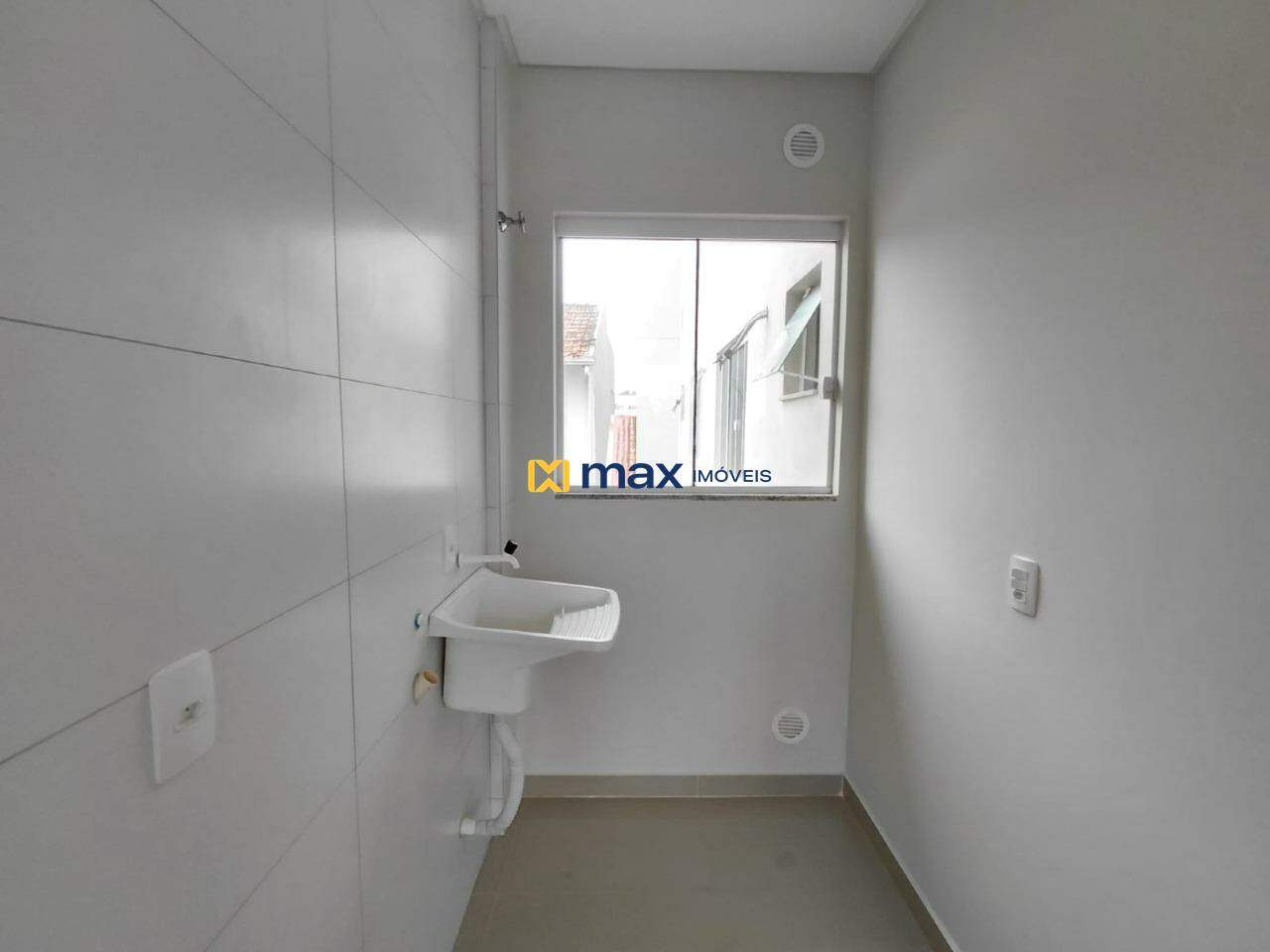 Apartamento para aluguel no Meia Praia: Lavanderia