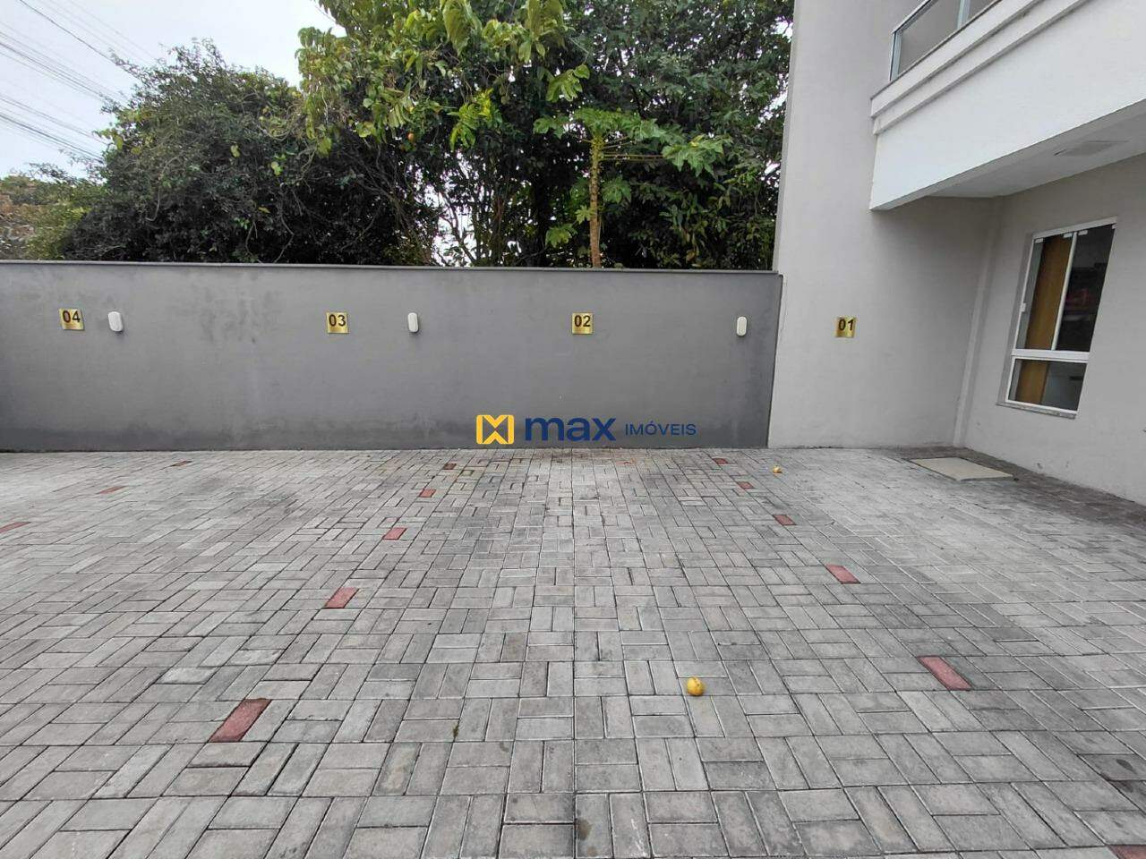 Apartamento para aluguel no Meia Praia: Garagem
