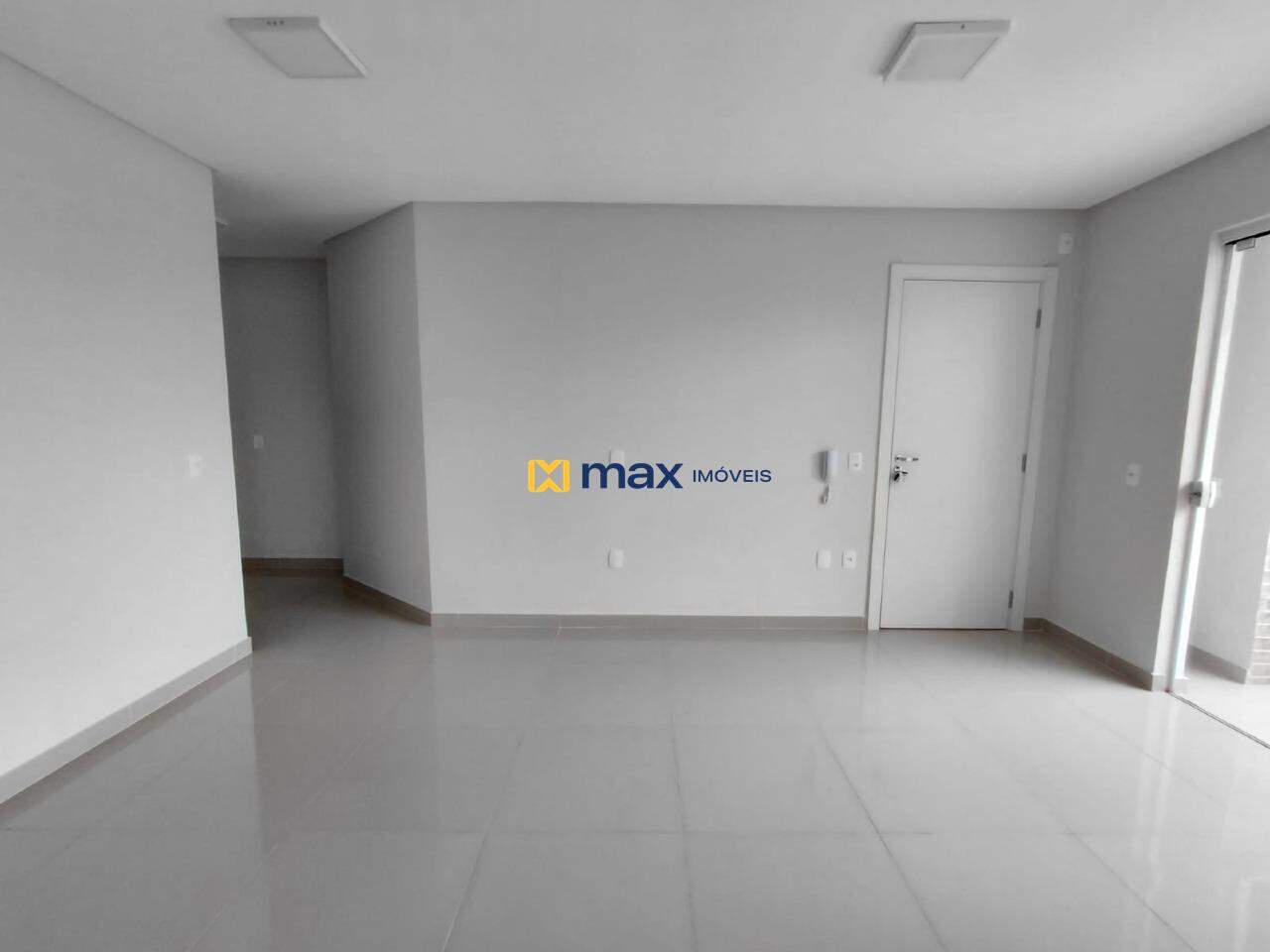 Apartamento para aluguel no Meia Praia: Sala