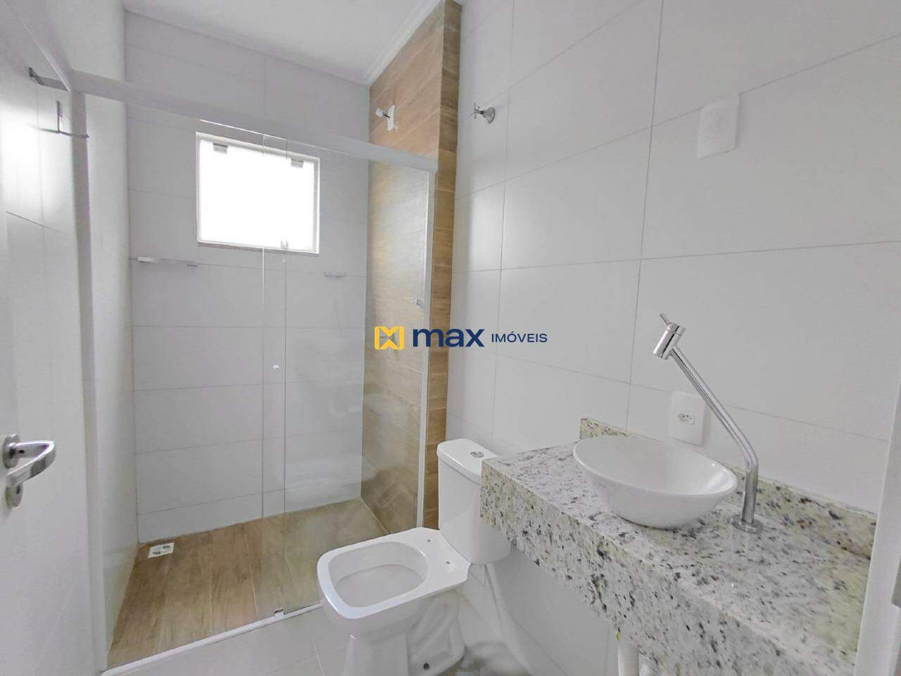 Apartamento para aluguel no Meia Praia: Banheiro