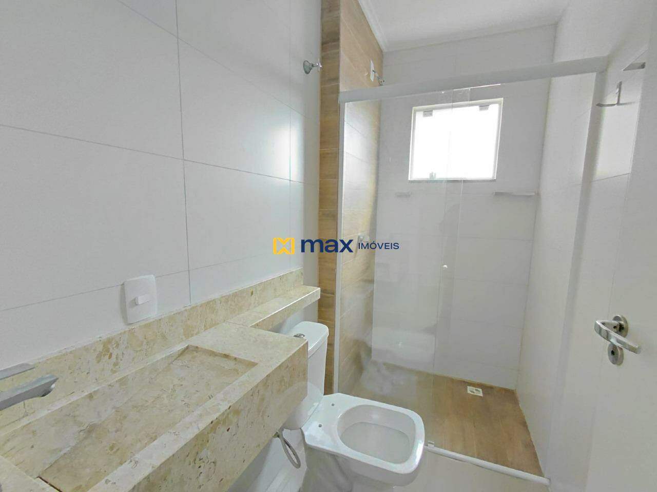Apartamento para aluguel no Meia Praia: Banheiro suíte