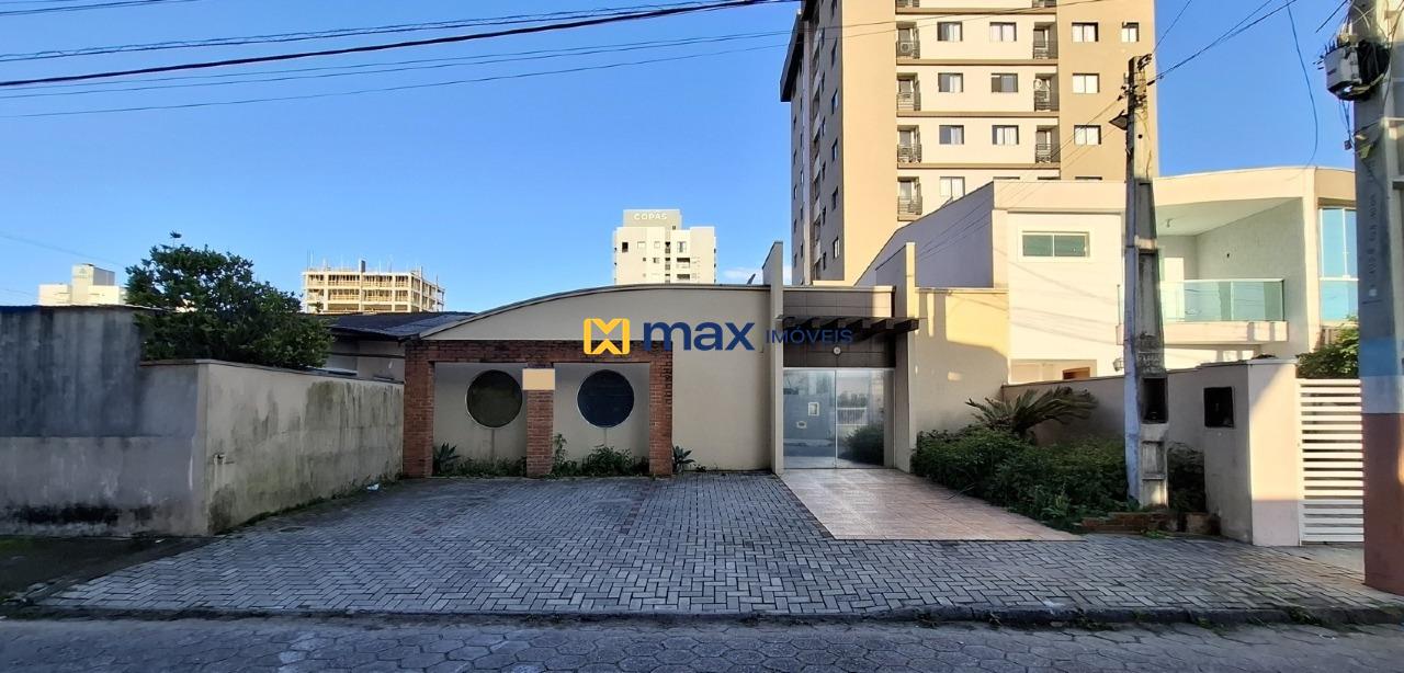 Casa à venda no Centro: 