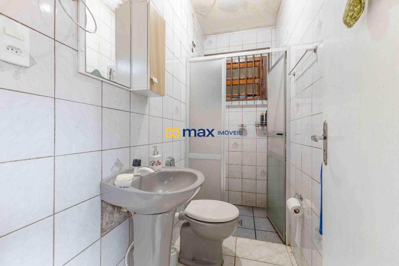 Casa à venda no Fazenda: Banheiro social - Apartamento fundos