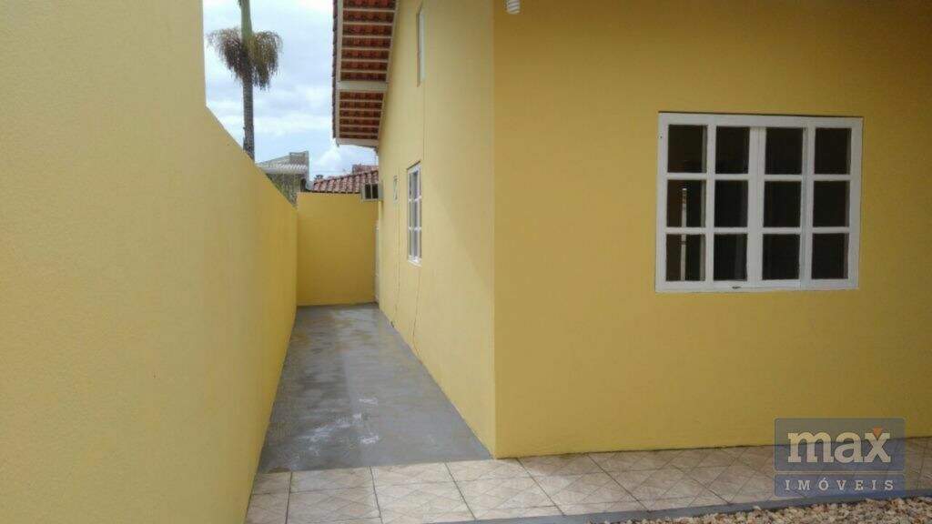 Casa para aluguel no Dom Bosco: Corredor lateral