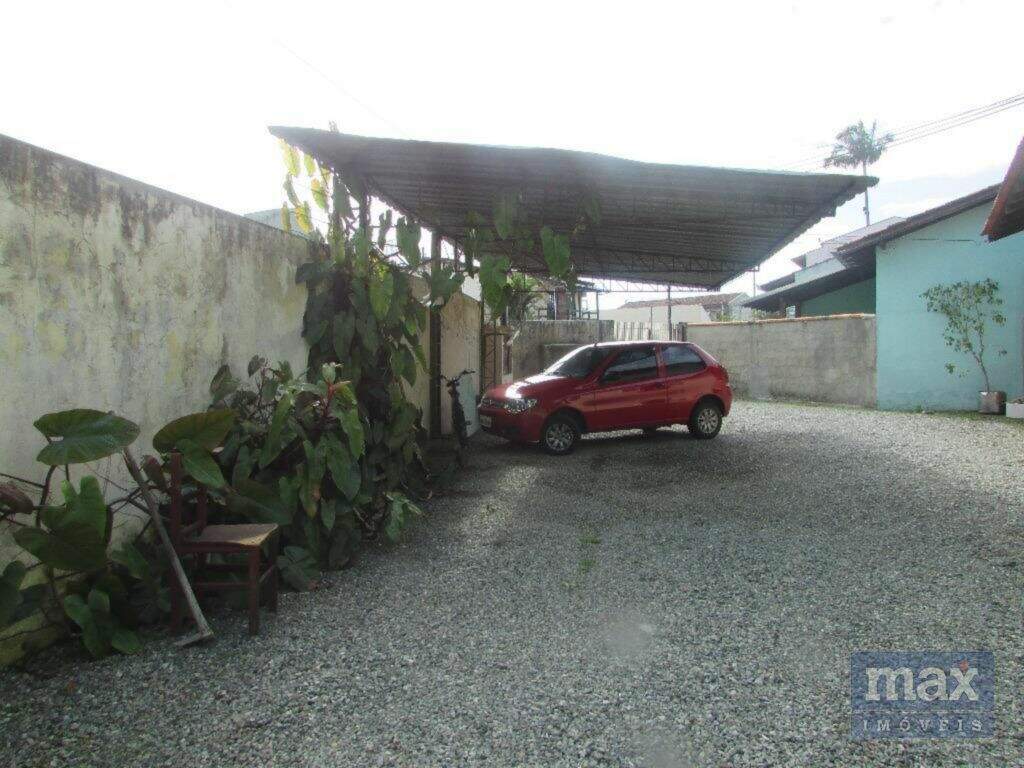 Casa para aluguel no Dom Bosco: Garagem
