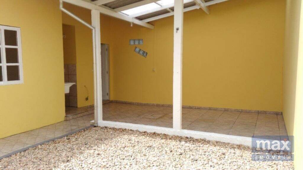 Casa para aluguel no Dom Bosco: Fundos