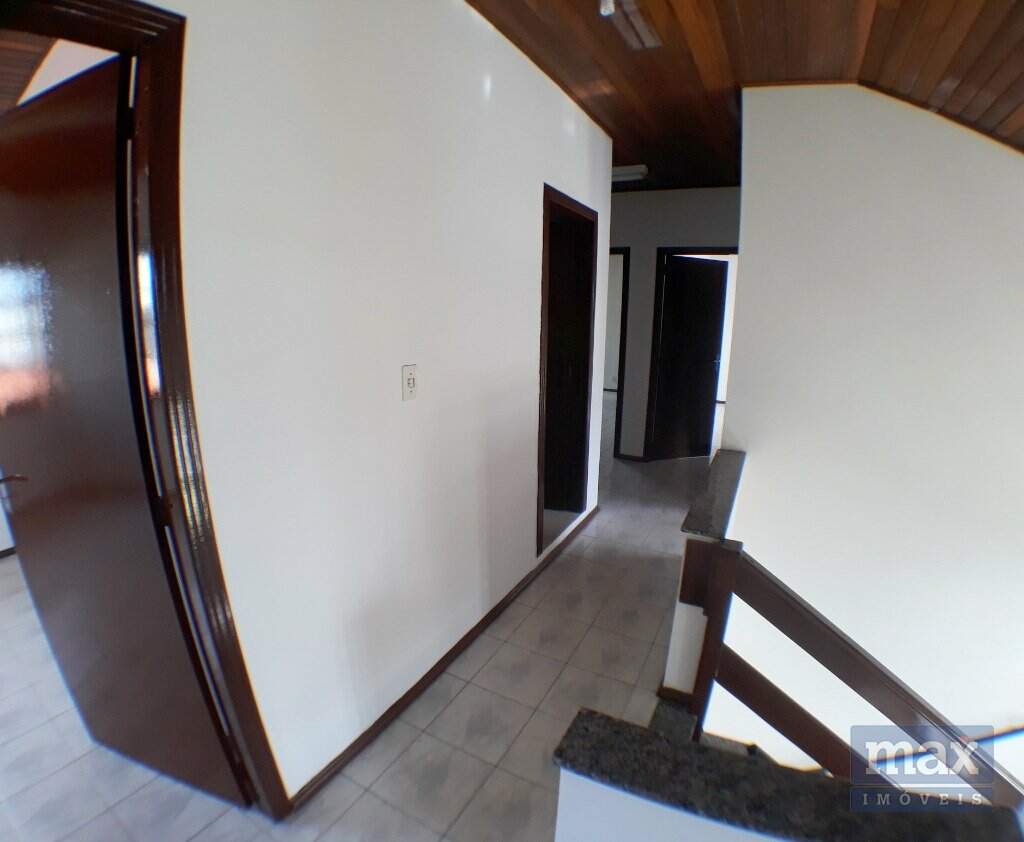Casa à venda no São Vicente: Corredor (piso superior)