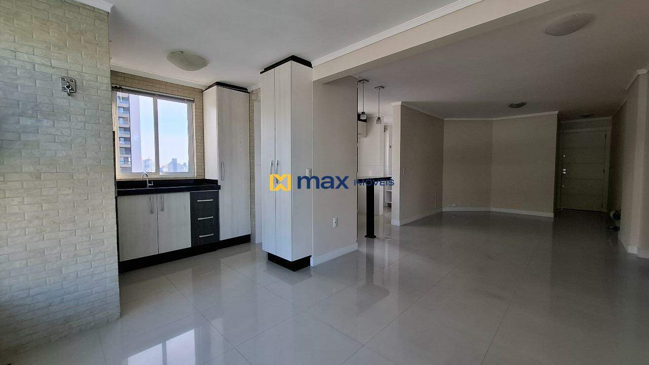 Apartamento à venda no Centro: Living integrado