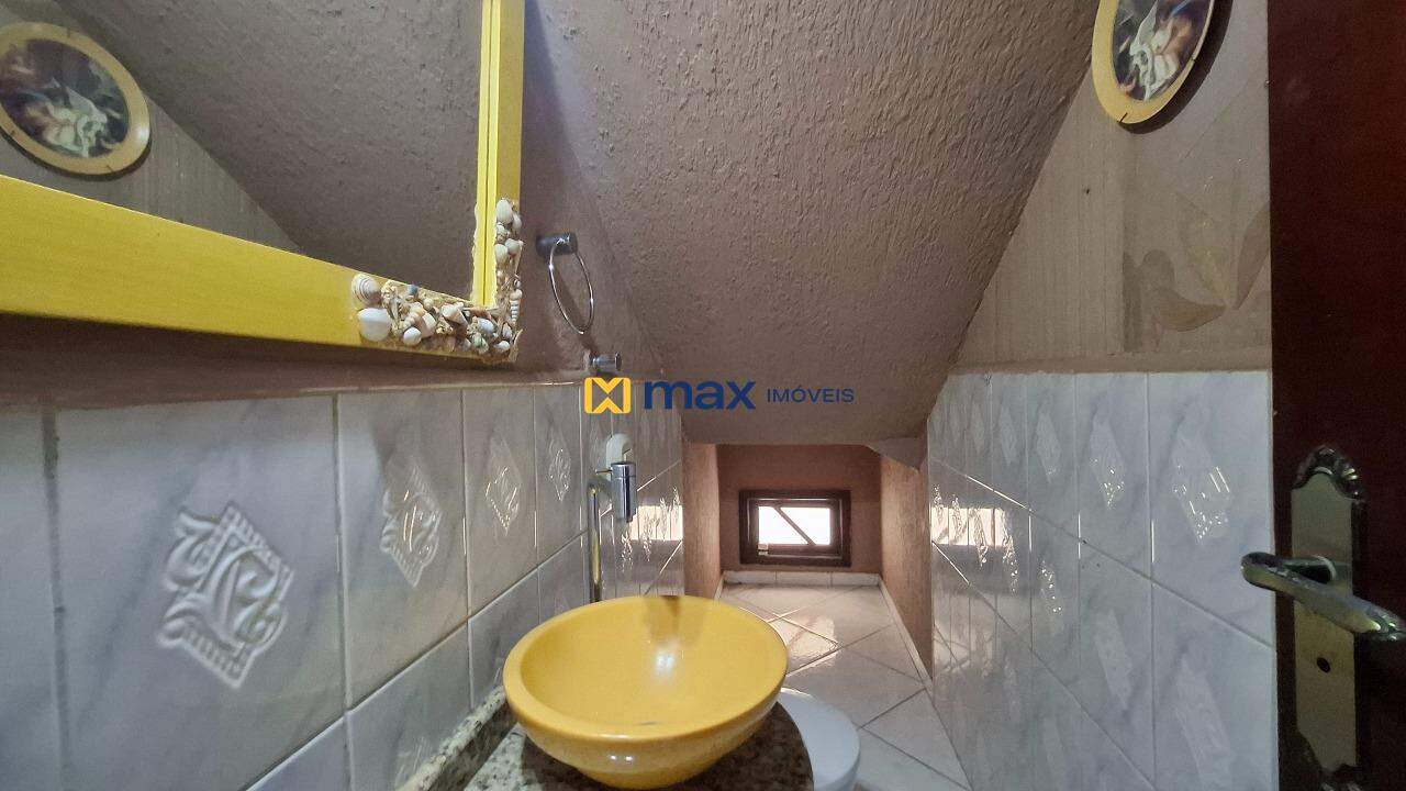 Casa à venda no Fazendinha: Lavabo 1