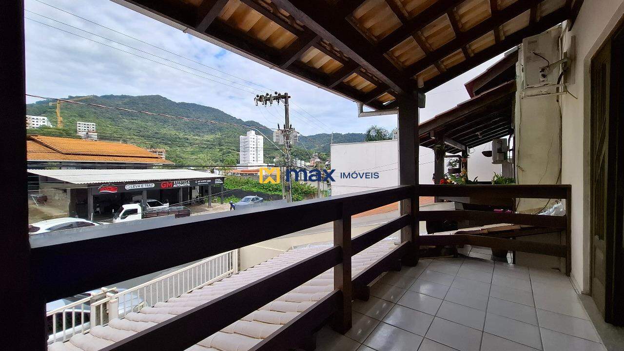 Casa à venda no Fazendinha: Sacada