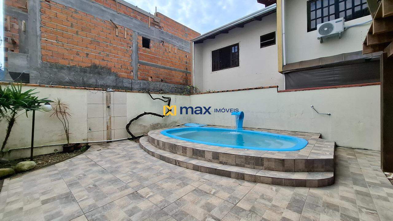 Casa à venda no Fazendinha: Piscina