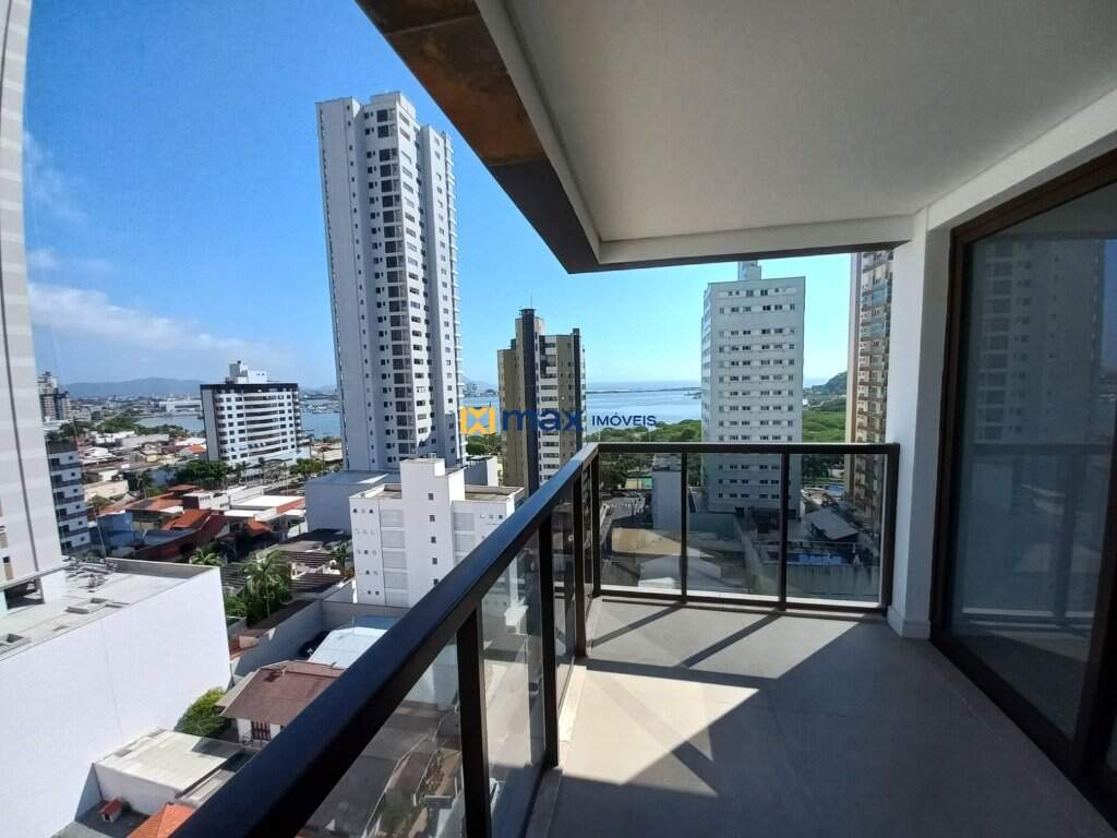 Apartamento à venda no Fazenda: Sacada com churrasqueira