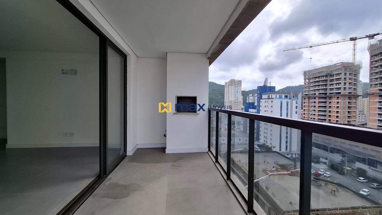 Apartamento à venda no Fazenda: Sacada com churrasqueira