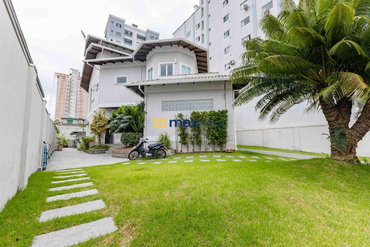 Casa à venda no Vila Operária: Área externa