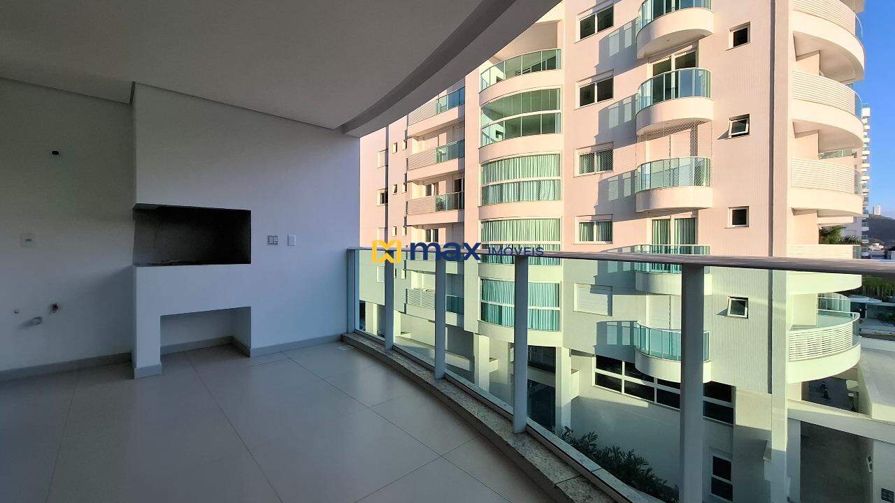 Apartamento à venda no Praia Brava: Sacada com churrasqueira