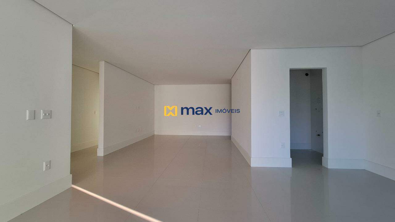 Apartamento à venda no Praia Brava: Living integrado