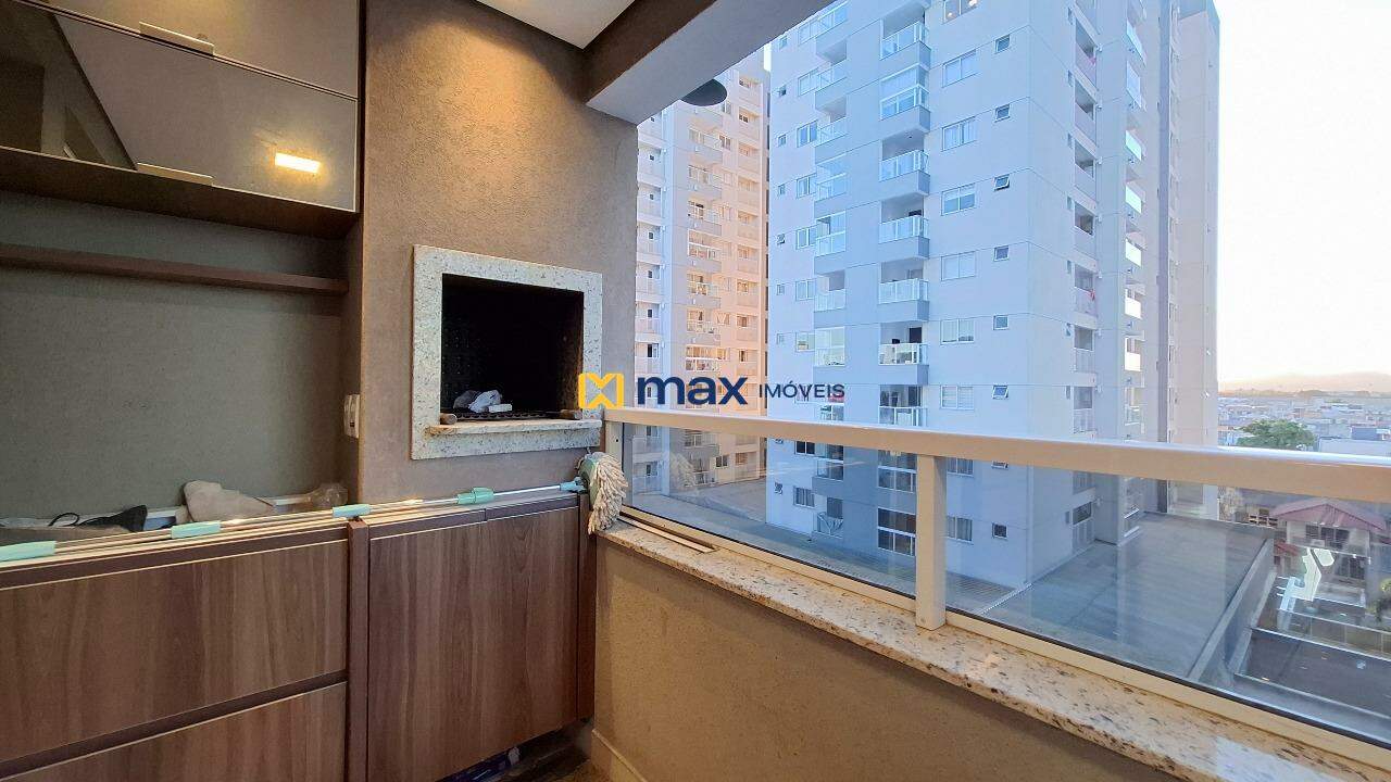 Apartamento à venda no São João: Sacada com churrasqueira
