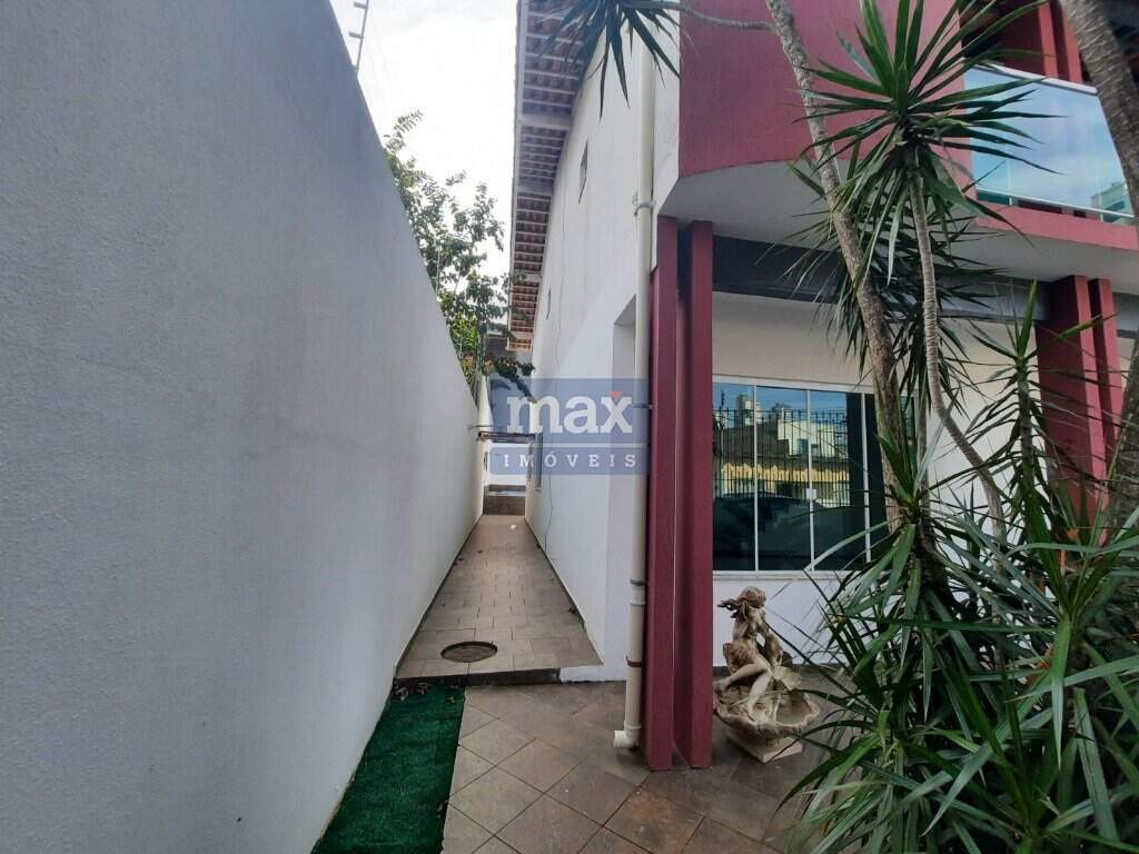 Casa à venda no Centro:
