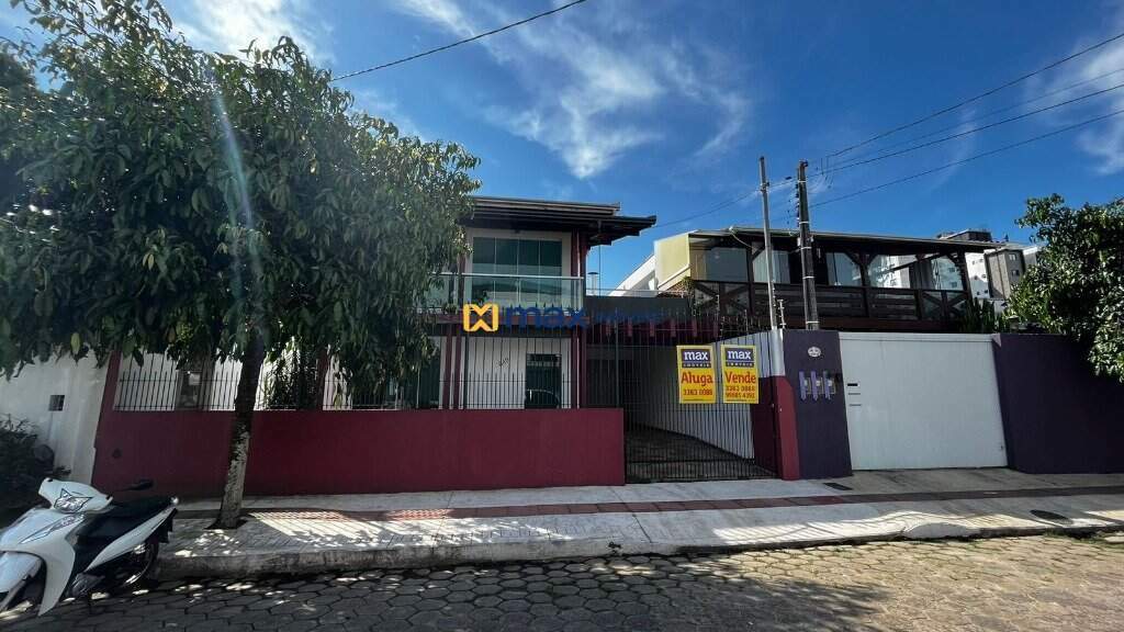 Casa à venda no Centro: 