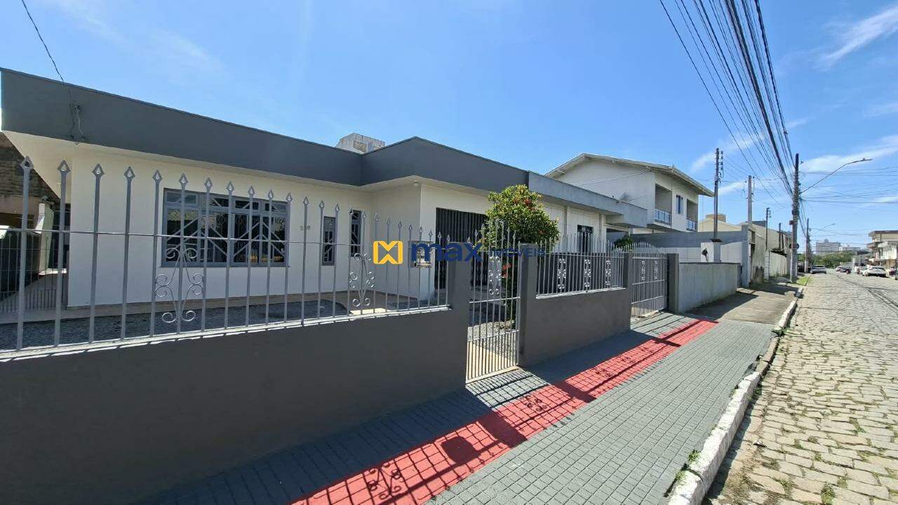 Casa para aluguel no São Vicente: Fachada