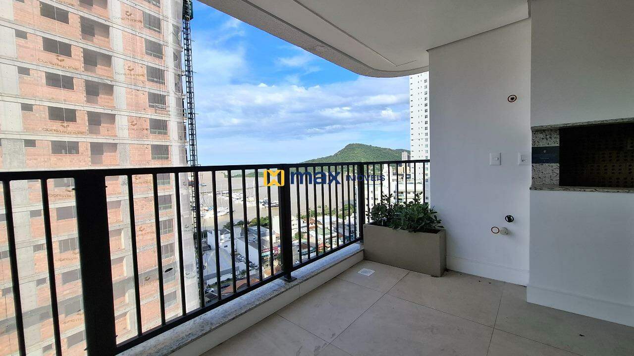 Apartamento à venda no Fazenda: Sacada com churrasqueira