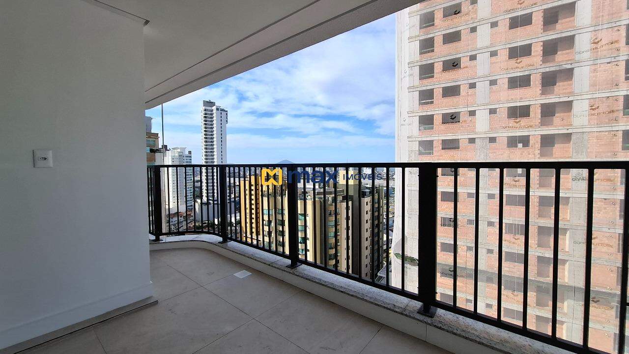 Apartamento à venda no Fazenda: Sacada com churrasqueira